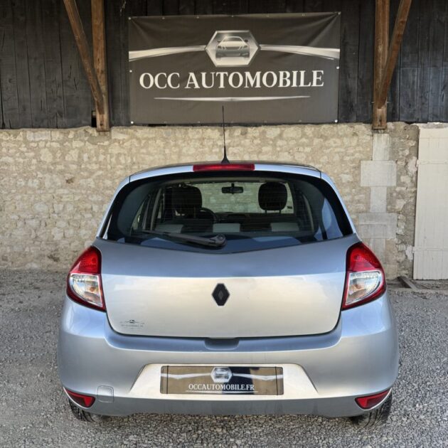 RENAULT CLIO III AUTHENTIQUE 1.2 16V 2010 / photos a venir