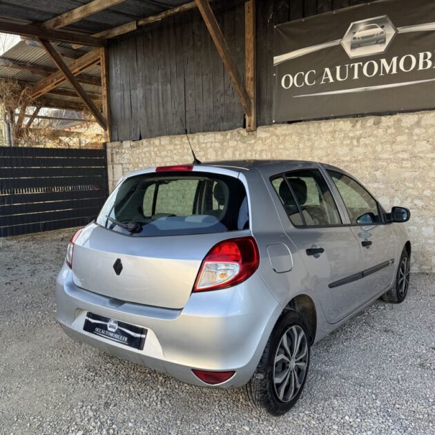 RENAULT CLIO III AUTHENTIQUE 1.2 16V 2010 / photos a venir