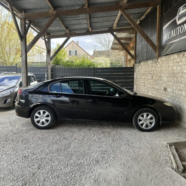 RENAULT LAGUNAIII BLACK EDITION 2010